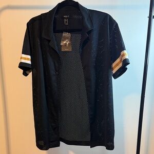 Forever 21 Black and Gold Men's Jersey Shirt